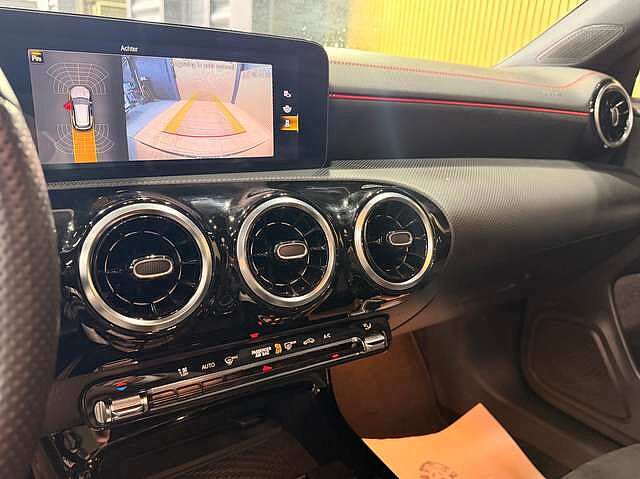 Mercedes-Benz CLA 180 Shooting Brake * SHOOTING BRAKE * PACK AMG * GAR 12 MOIS *