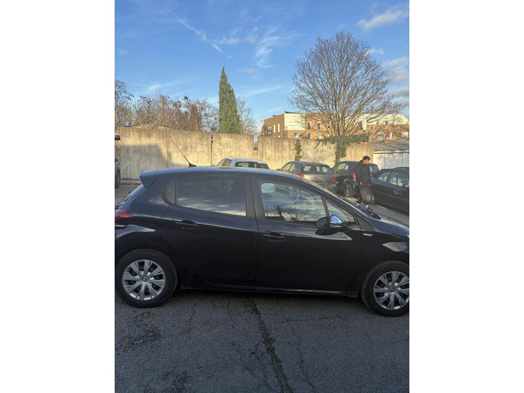 Peugeot 208 1.2i PureTech 12V - 82 BERLINE Urban Soul PHASE 2