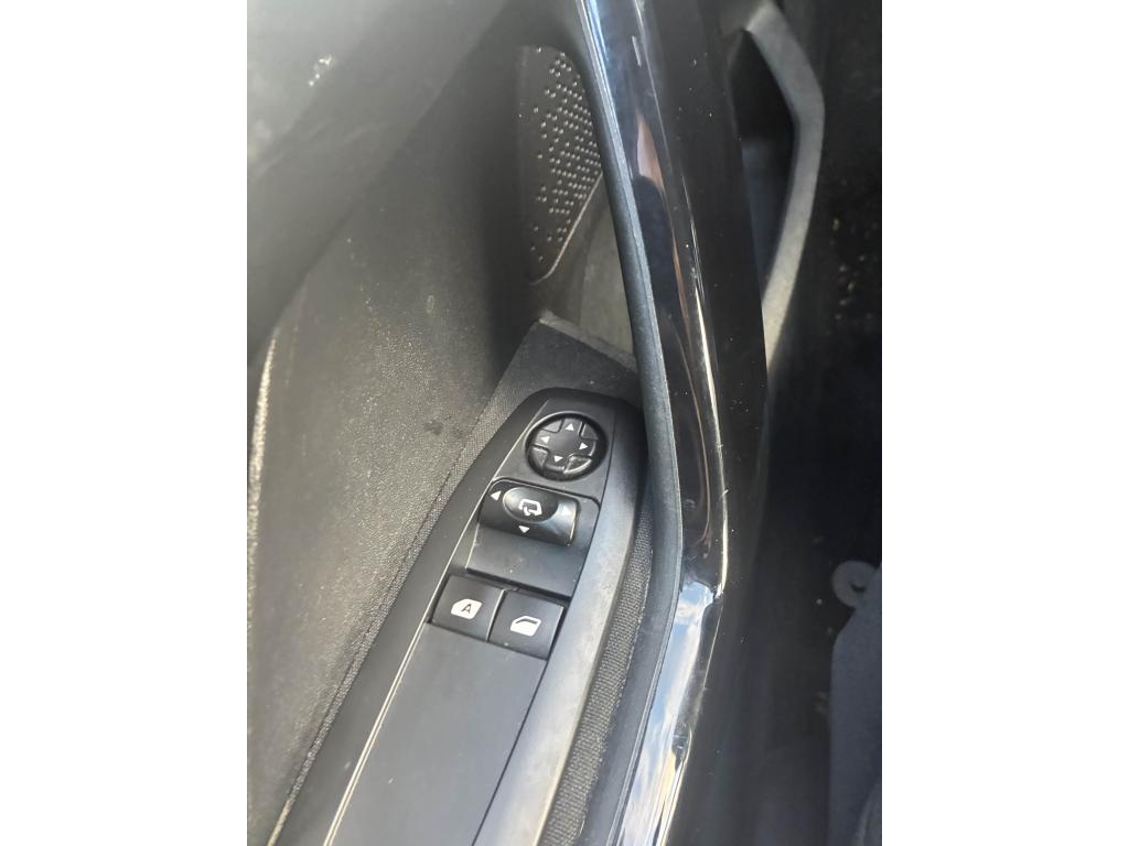 Peugeot 208 1.2i PureTech 12V - 82 BERLINE Urban Soul PHASE 2