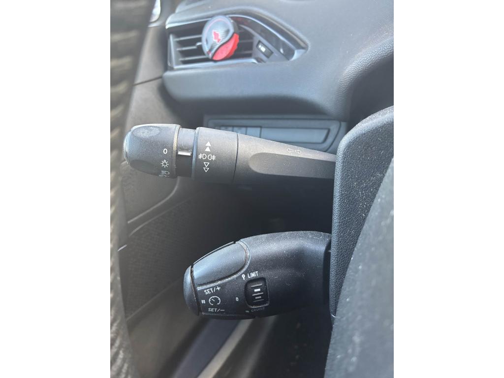 Peugeot 208 1.2i PureTech 12V - 82 BERLINE Urban Soul PHASE 2