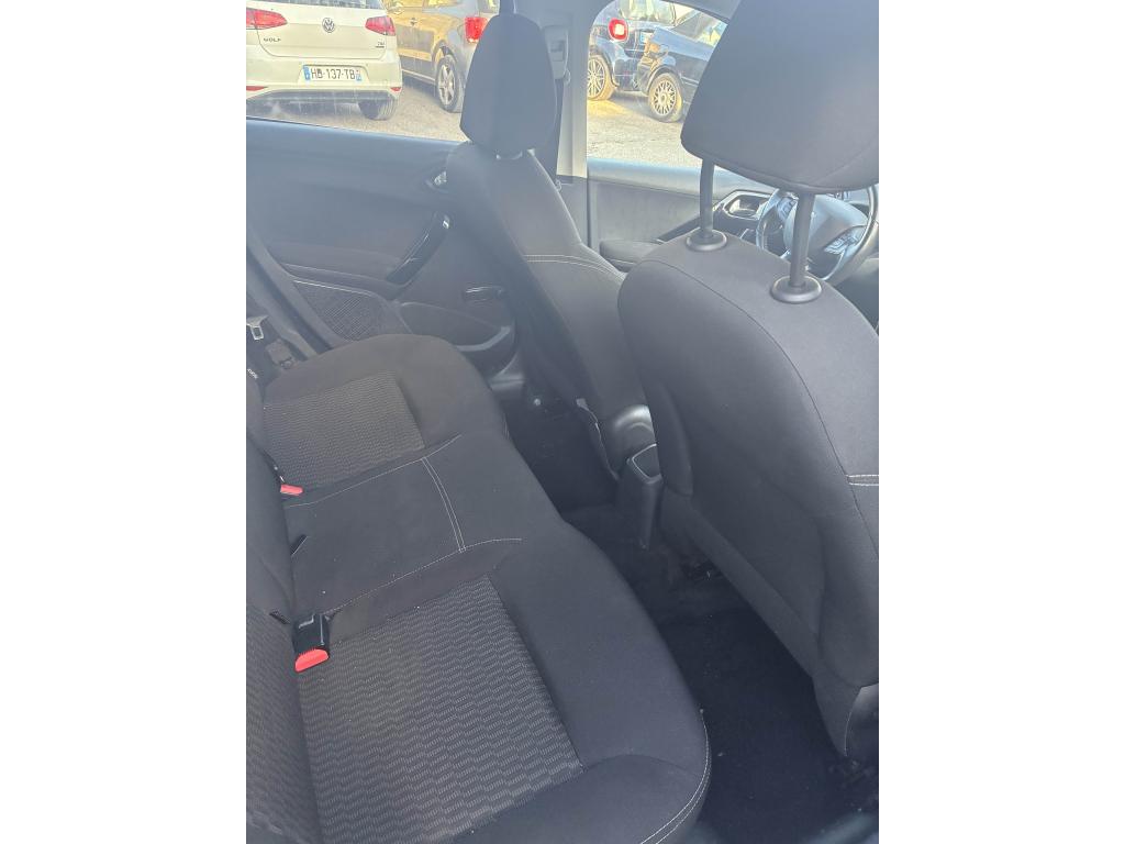 Peugeot 208 1.2i PureTech 12V - 82 BERLINE Urban Soul PHASE 2