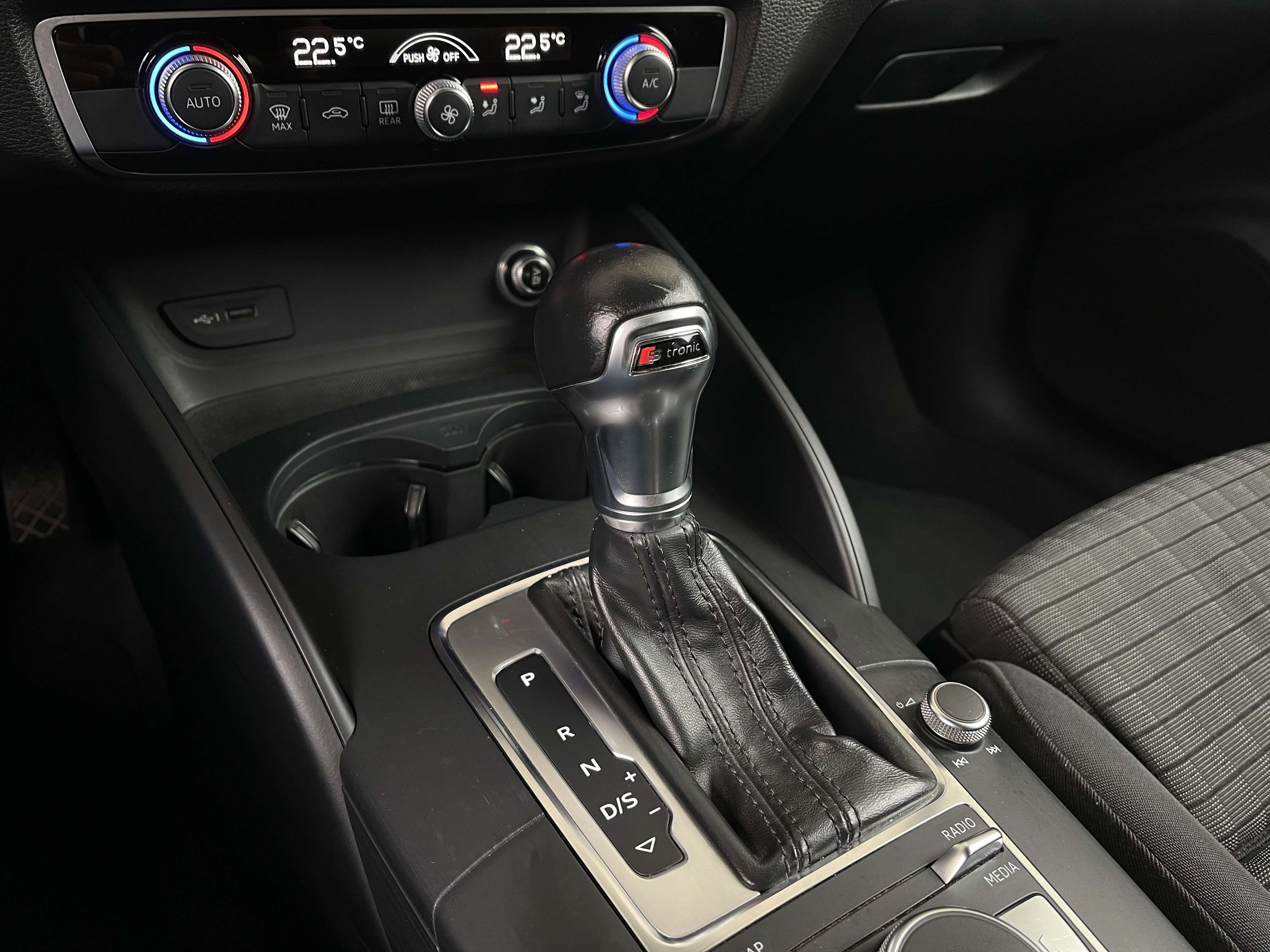 Audi A3 S Line 2.0 TDi Sportback CAMERA-GPS-BIXENON-JA18P