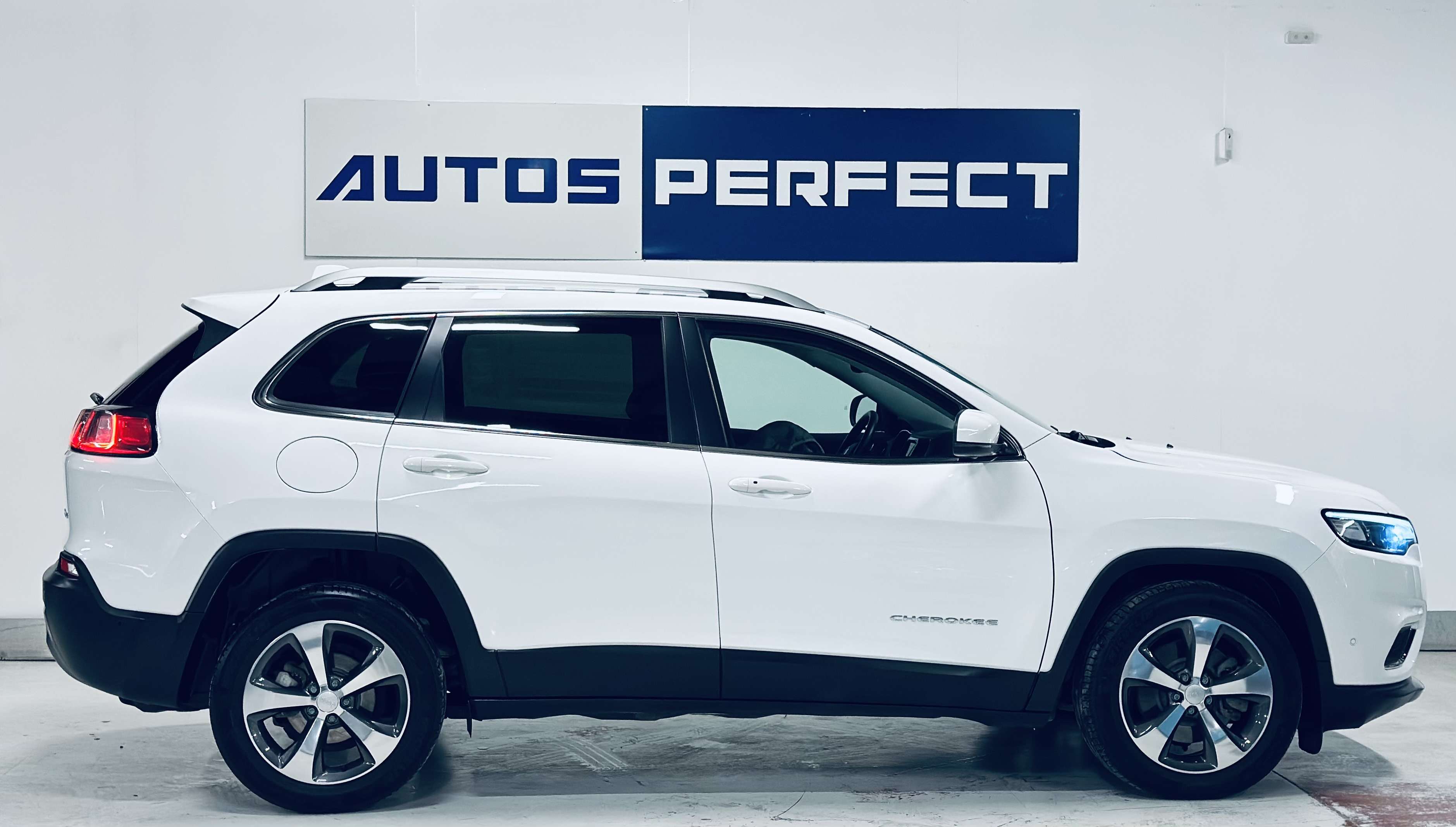 Jeep Cherokee 2.2 2WD BOITE AUTO PALETTE Limited CAMERA PDC JA18