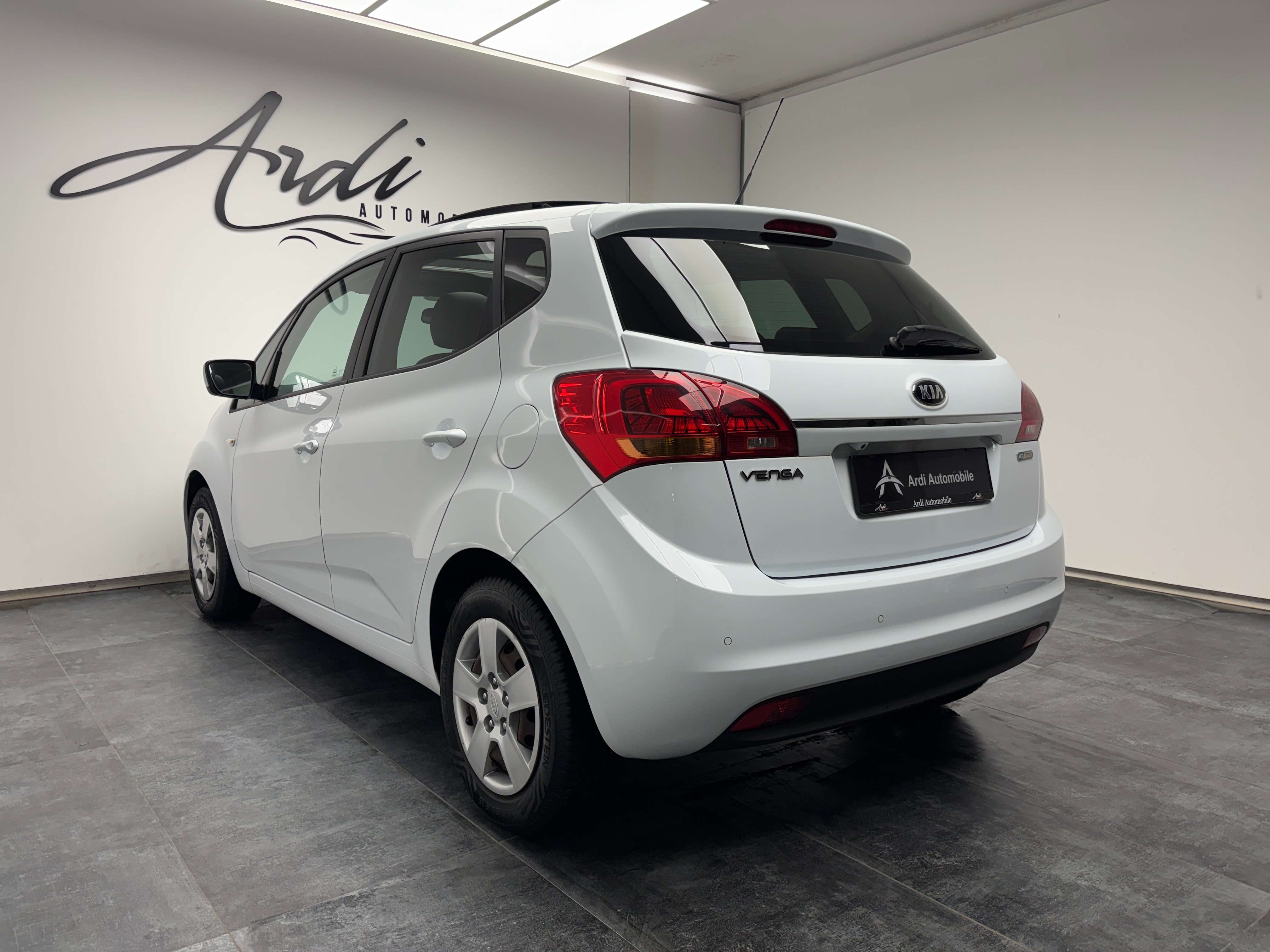 Kia Venga 1.4 CRDi *TOIT OUV+PANO*CAMERA*BLUETOOTH*GARANTIE*