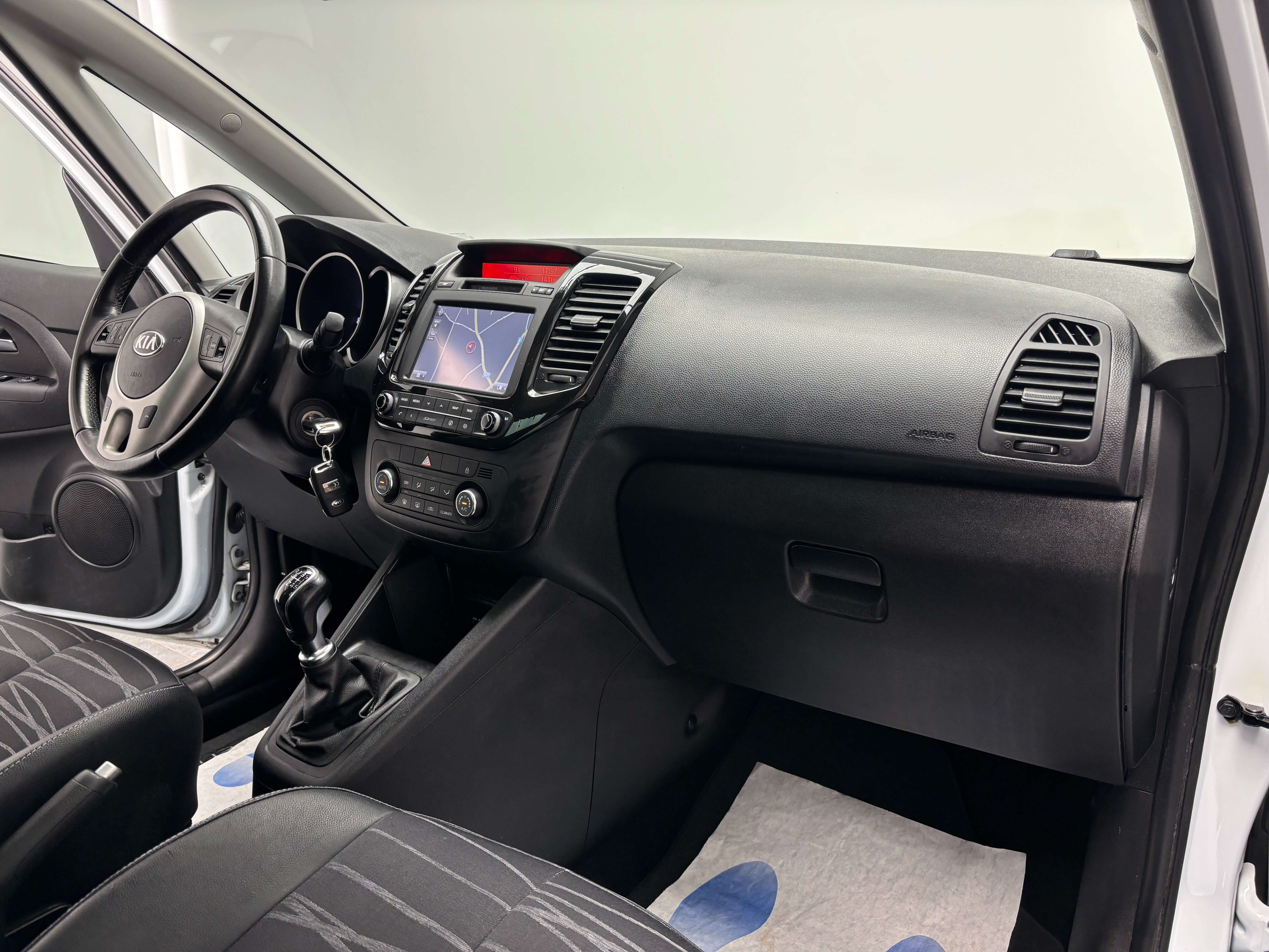 Kia Venga 1.4 CRDi *TOIT OUV+PANO*CAMERA*BLUETOOTH*GARANTIE*
