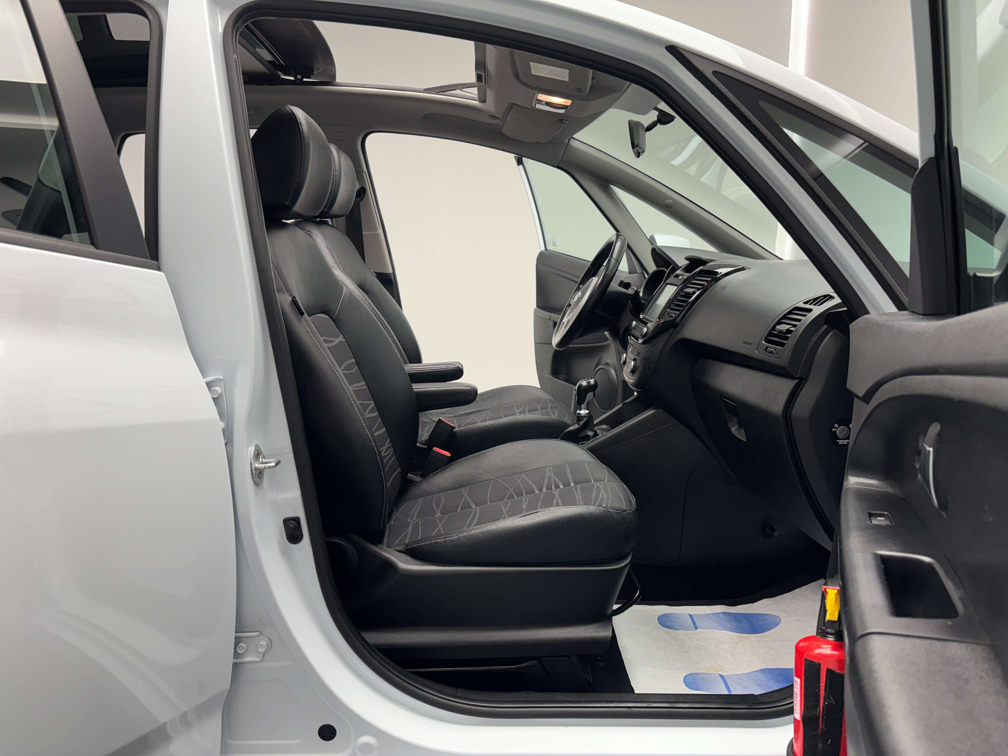 Kia Venga 1.4 CRDi *TOIT OUV+PANO*CAMERA*BLUETOOTH*GARANTIE*