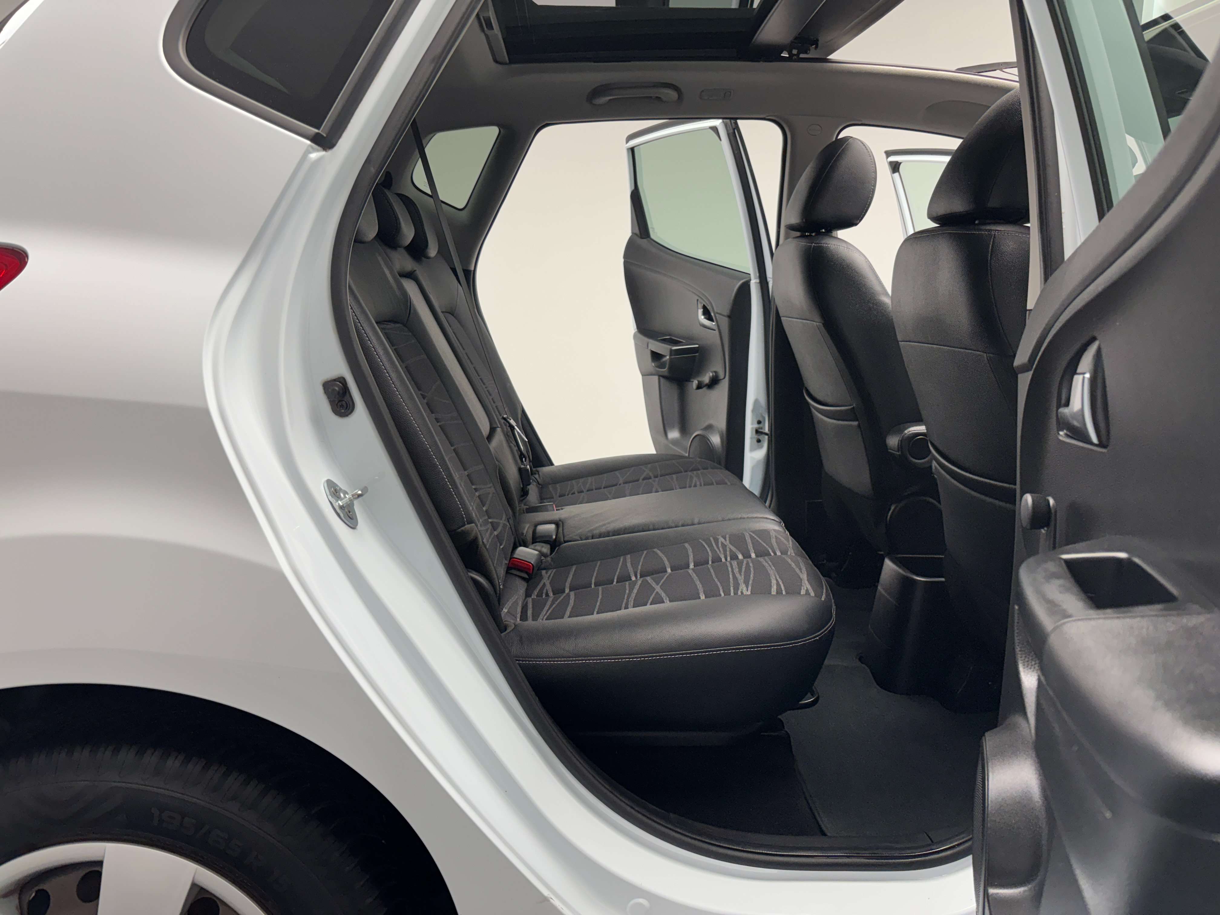 Kia Venga 1.4 CRDi *TOIT OUV+PANO*CAMERA*BLUETOOTH*GARANTIE*