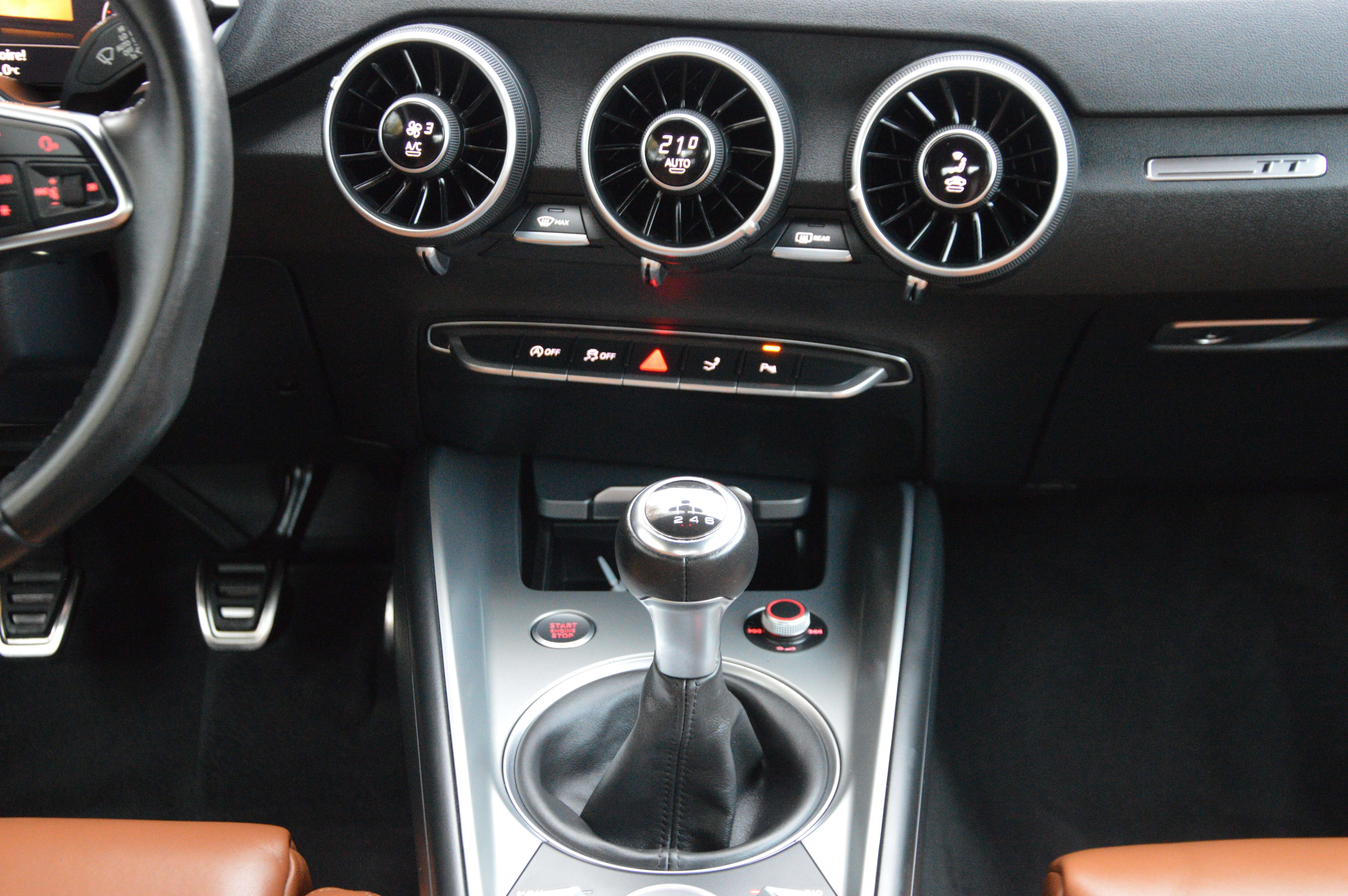 Audi TT 2.0 TDi ultra S line NAV SENS AV/AR CLIM 54.664KM