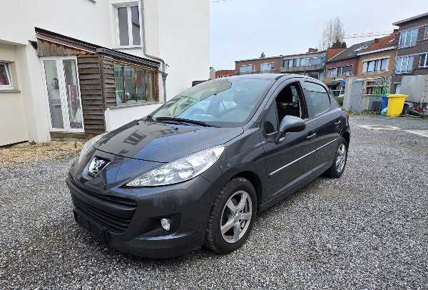 Peugeot 207 ESSENCE / 5P / AIRCO