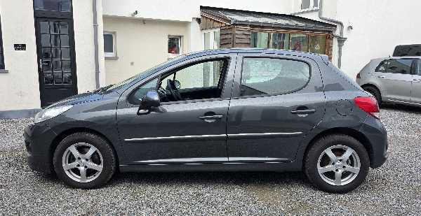 Peugeot 207 ESSENCE / 5P / AIRCO