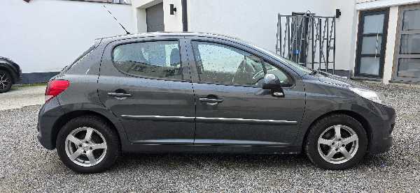 Peugeot 207 ESSENCE / 5P / AIRCO
