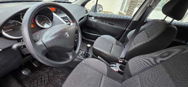 Peugeot 207 ESSENCE / 5P / AIRCO