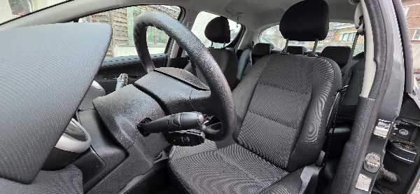 Peugeot 207 ESSENCE / 5P / AIRCO