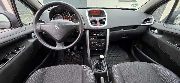 Peugeot 207 ESSENCE / 5P / AIRCO