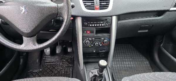 Peugeot 207 ESSENCE / 5P / AIRCO