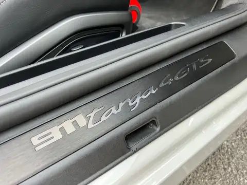 Porsche 911 3.0 Bi-Turbo TARGA 4 GTS