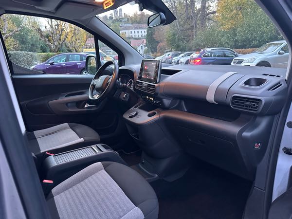 Citroen Berlingo III TAILLE M 1.2 PURETECH 130 S&amp;S SHINE EAT8