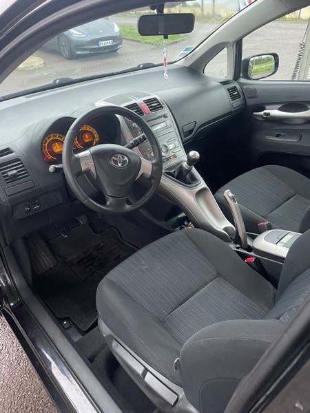 Toyota Auris 97 VVT-I LINEA TERRA 3P
