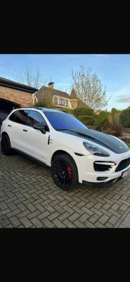 Porsche Cayenne Pack GTS TRÈS JOLIE BRUIT MAXHAUST et avec ciel etoilet