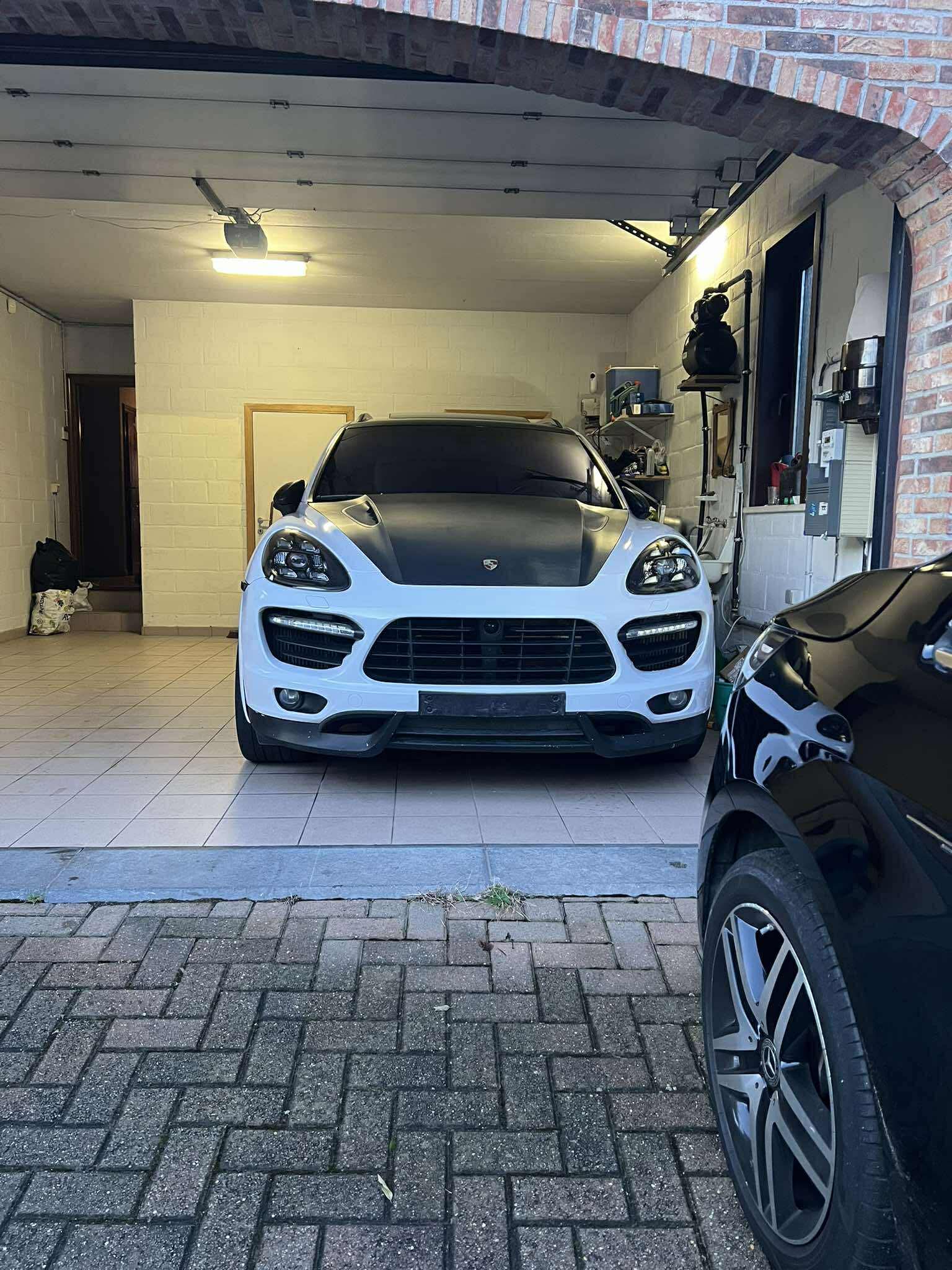 Porsche Cayenne Pack GTS TRÈS JOLIE BRUIT MAXHAUST et avec ciel etoilet