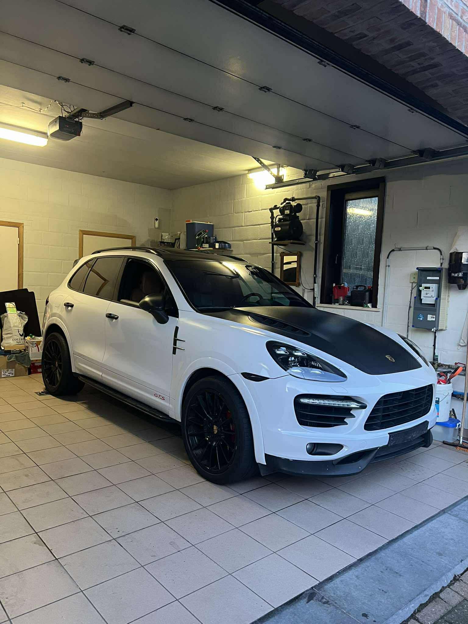 Porsche Cayenne Pack GTS TRÈS JOLIE BRUIT MAXHAUST et avec ciel etoilet