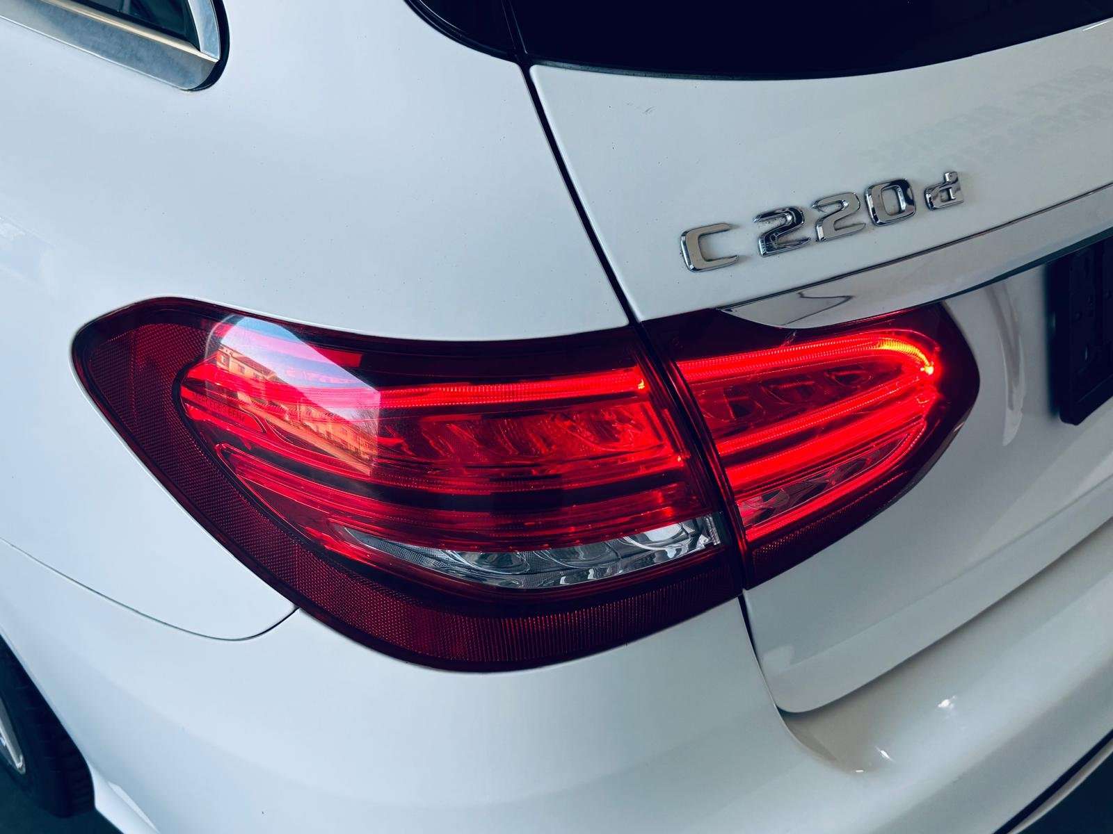 Mercedes-Benz C 220 d BREAK PACK AMG+NAVI+PANO+LED+CAMERA+CARPASS