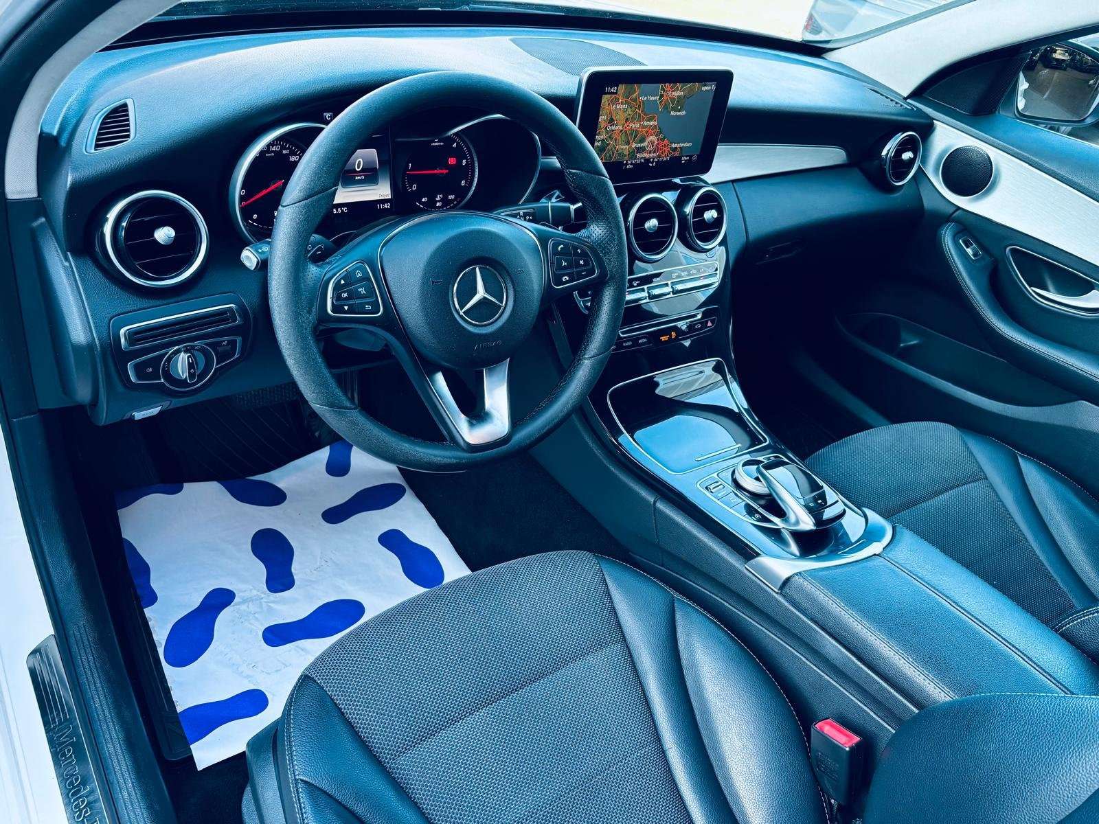 Mercedes-Benz C 220 d BREAK PACK AMG+NAVI+PANO+LED+CAMERA+CARPASS