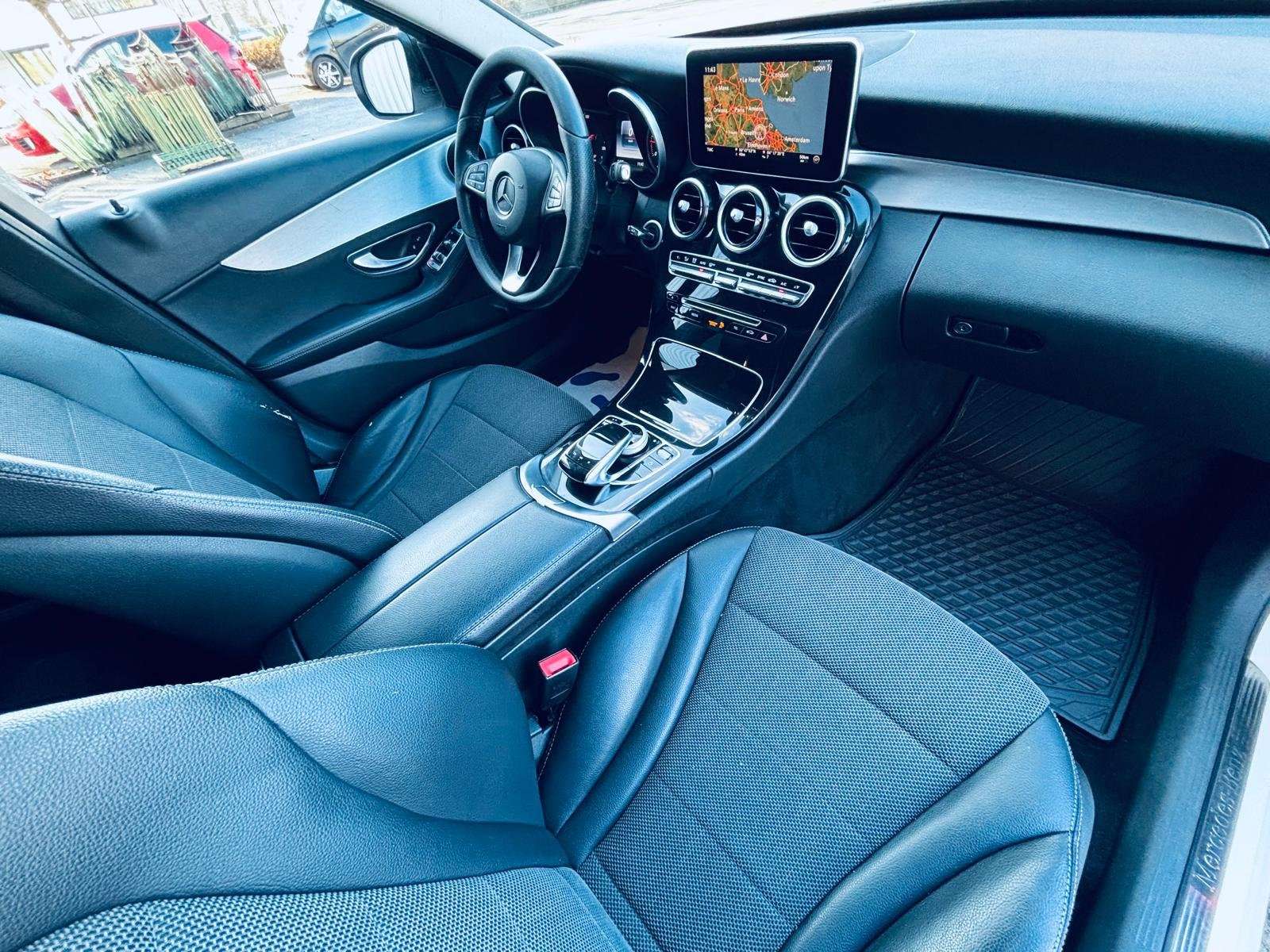 Mercedes-Benz C 220 d BREAK PACK AMG+NAVI+PANO+LED+CAMERA+CARPASS