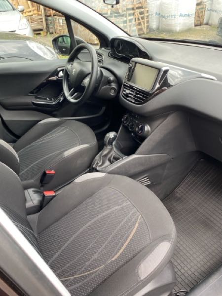 Peugeot 208 (2) 1.2 PURETECH 82 STYLE 5P
