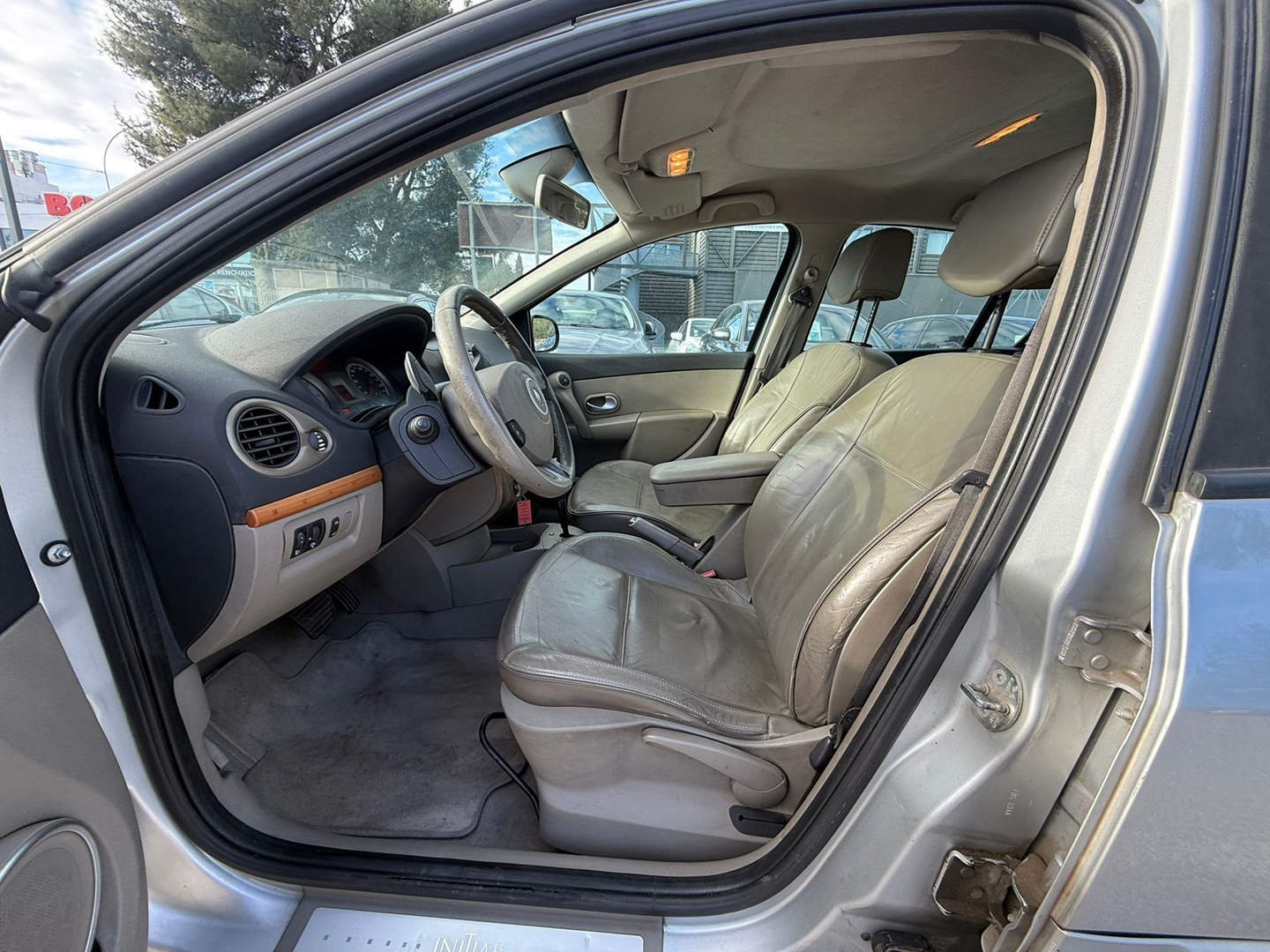 Renault CLIO III 2.0 16V 140CH INITIALE BVA 5P