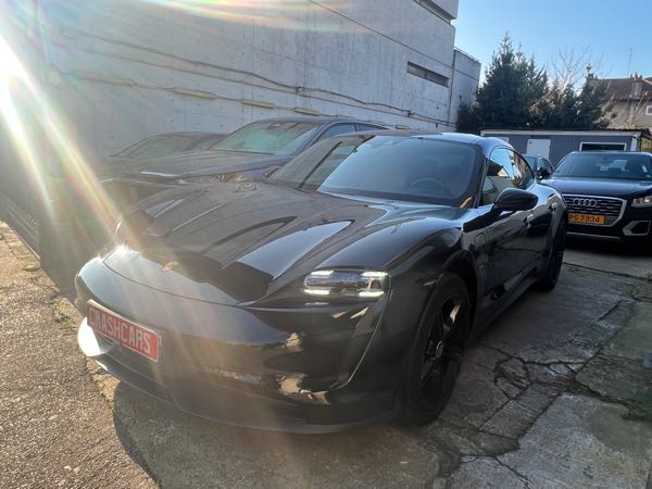 Porsche Taycan PORSCHE TAYCAN