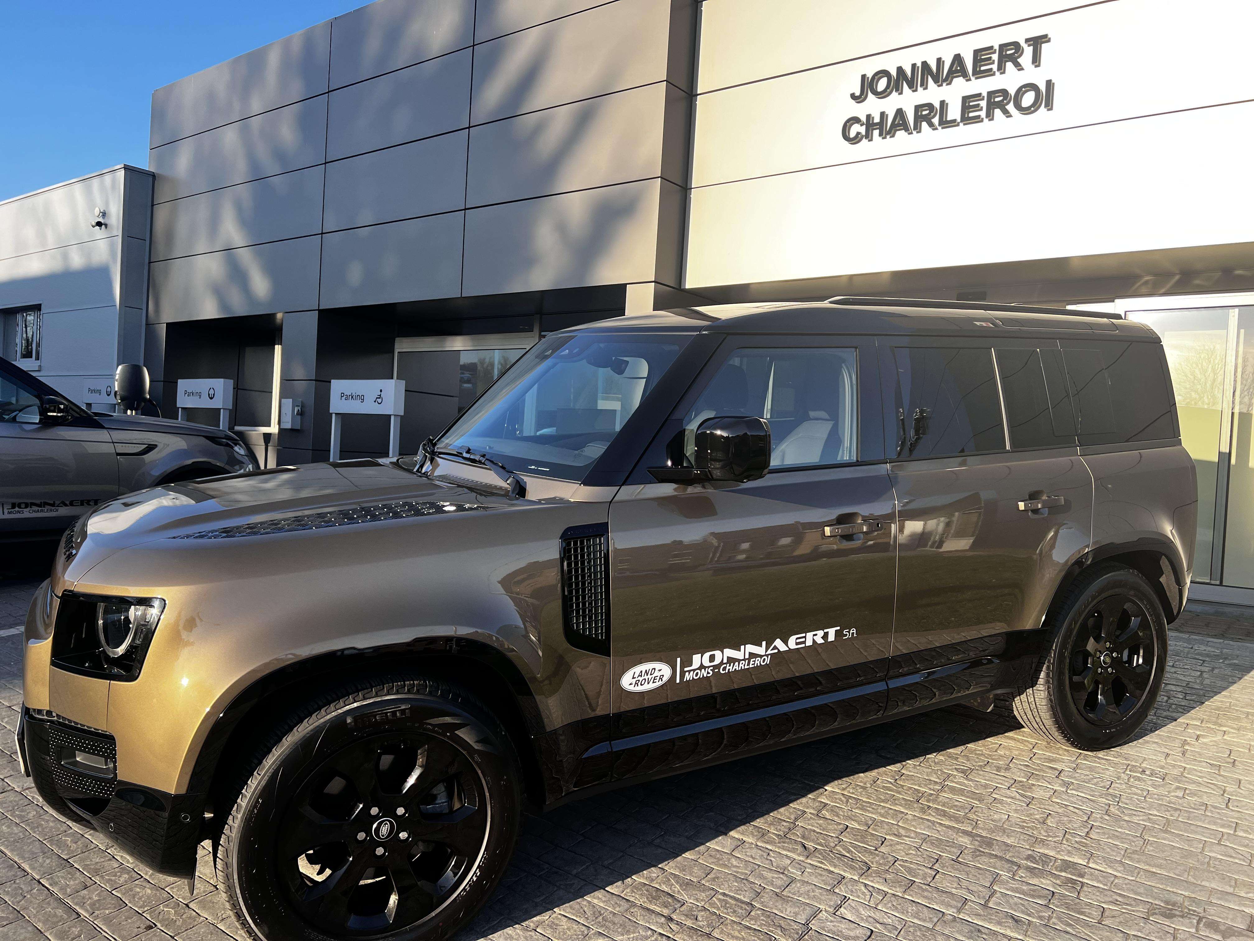 Land Rover Defender 7 seats X-Dynamic SE