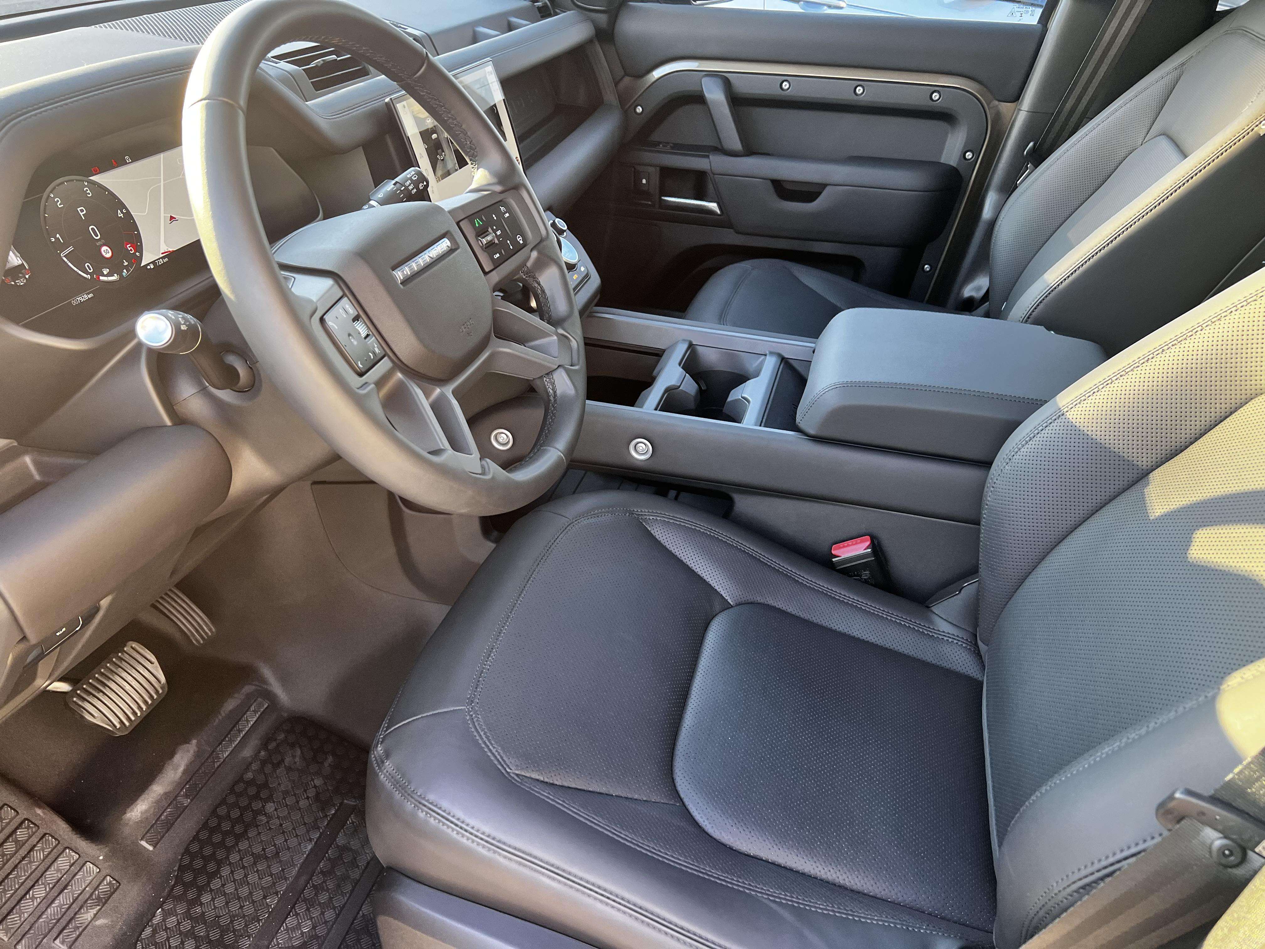 Land Rover Defender 7 seats X-Dynamic SE