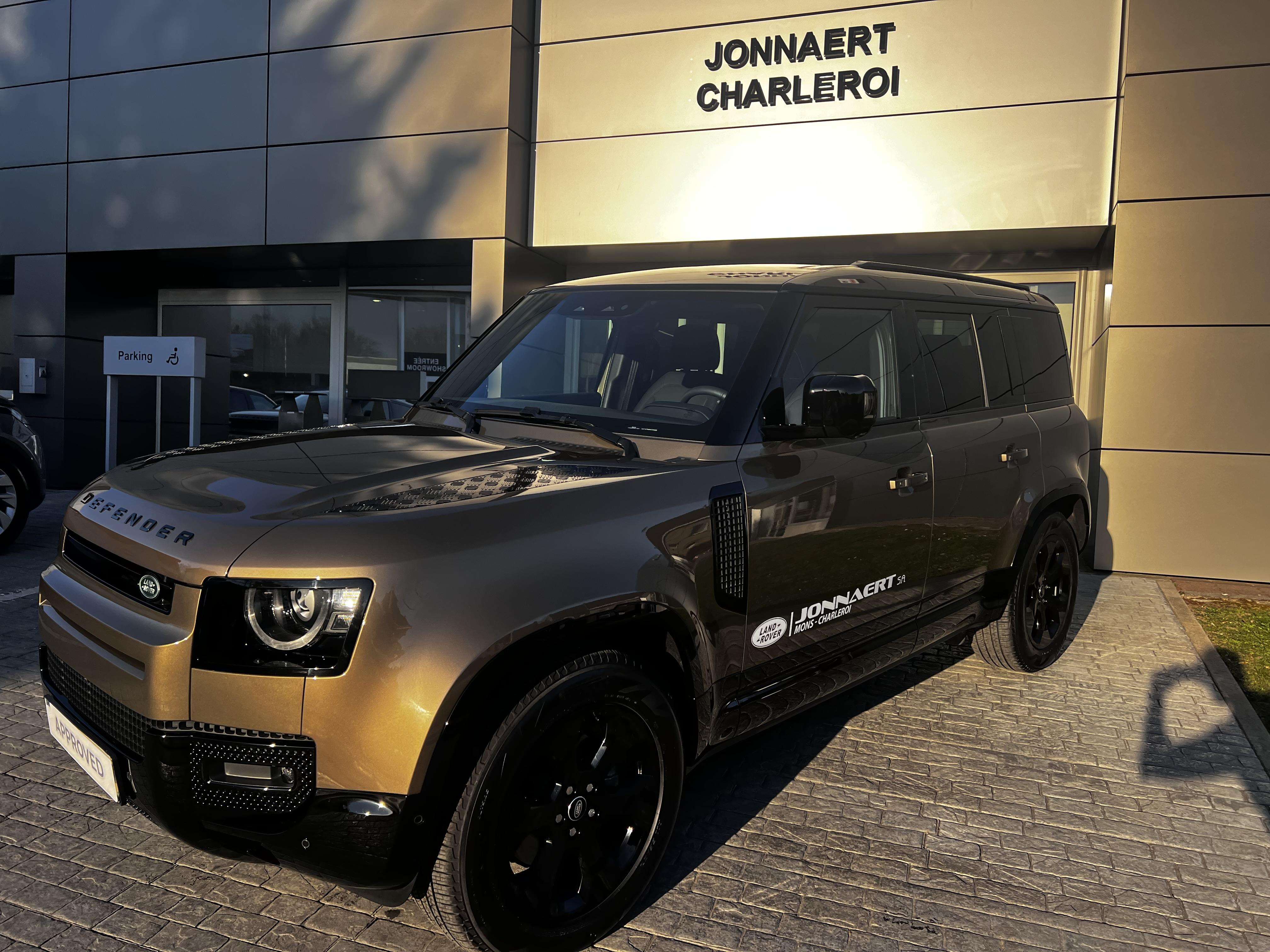 Land Rover Defender 7 seats X-Dynamic SE