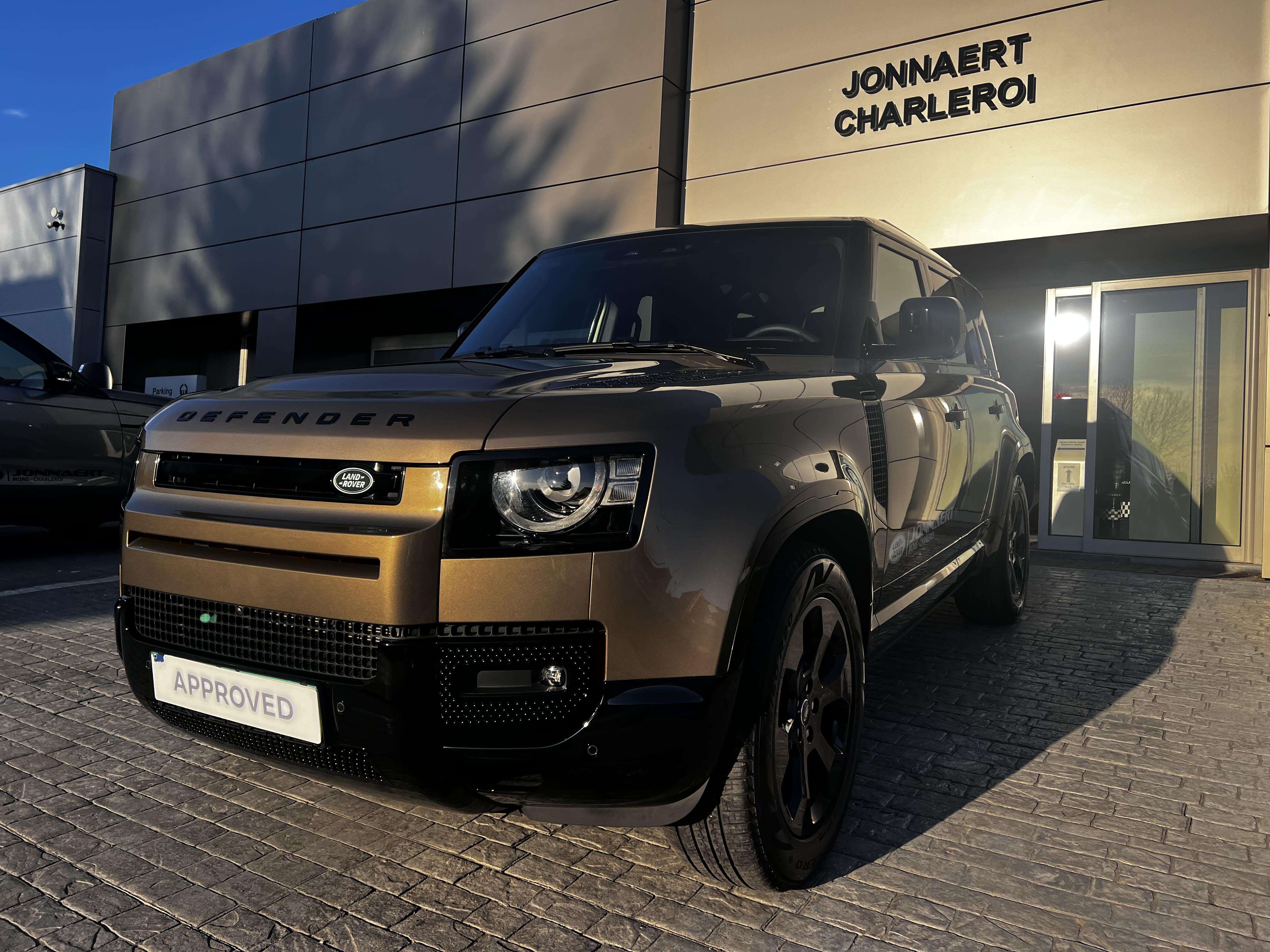 Land Rover Defender 7 seats X-Dynamic SE