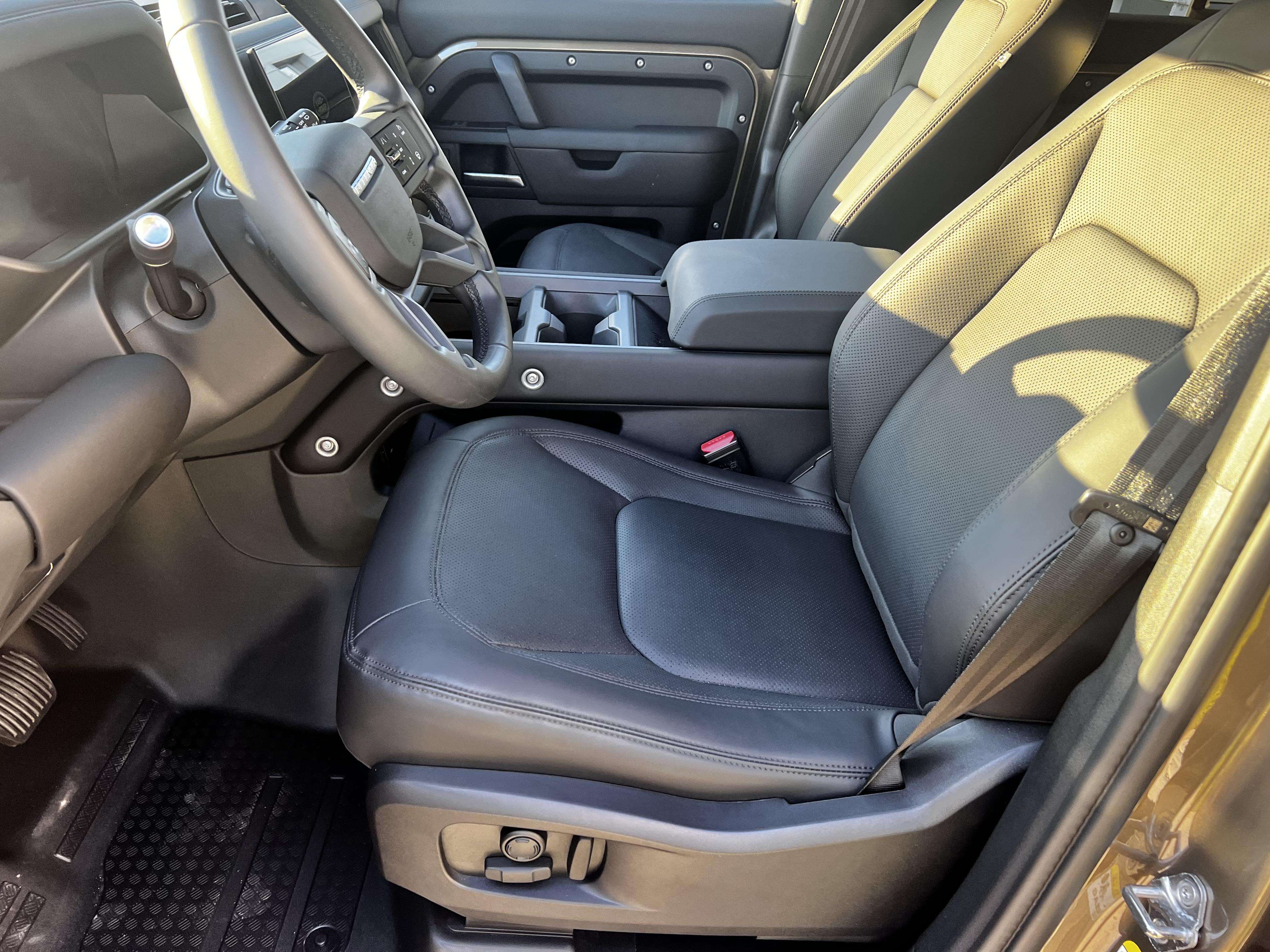Land Rover Defender 7 seats X-Dynamic SE