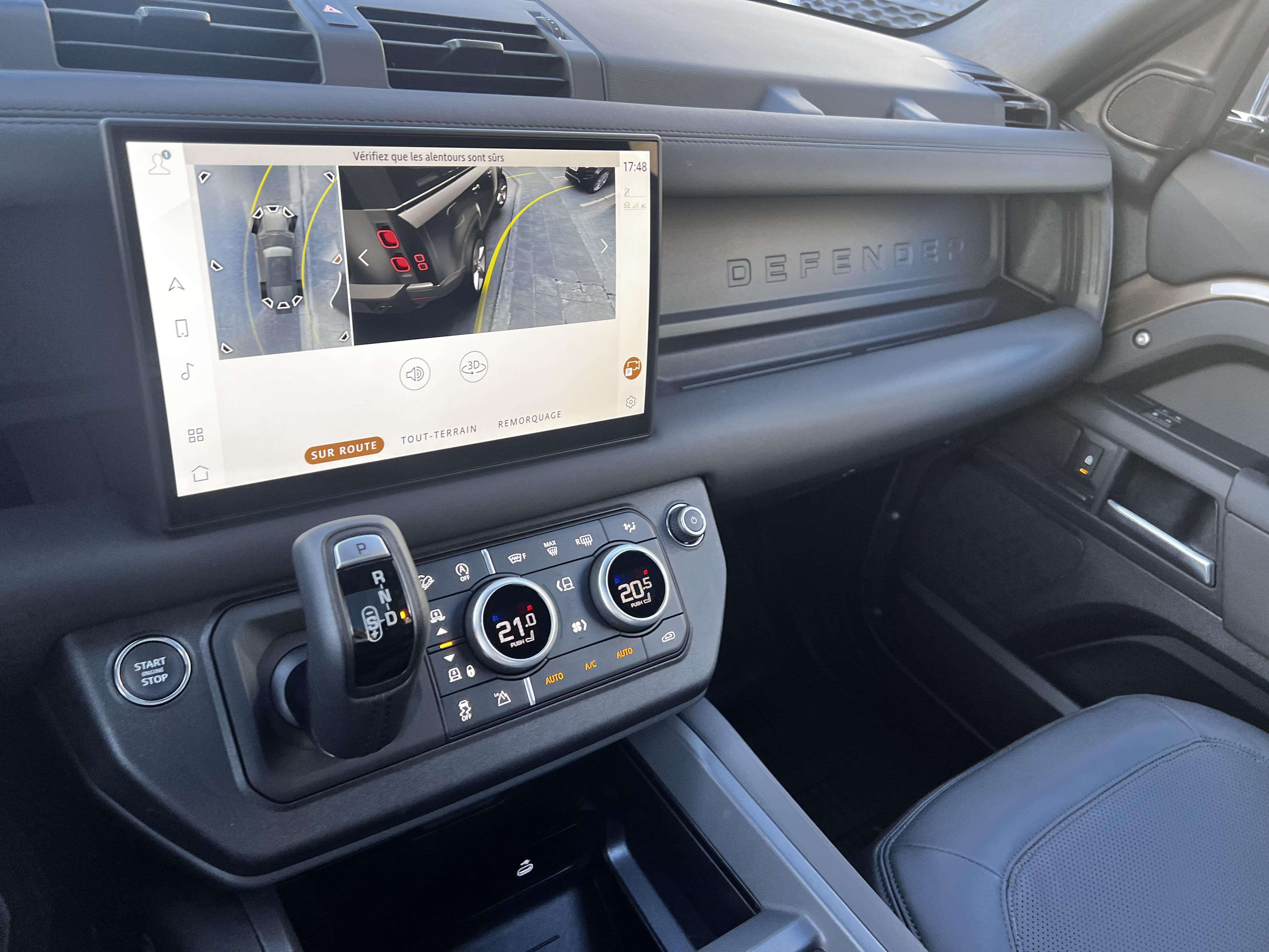 Land Rover Defender 7 seats X-Dynamic SE