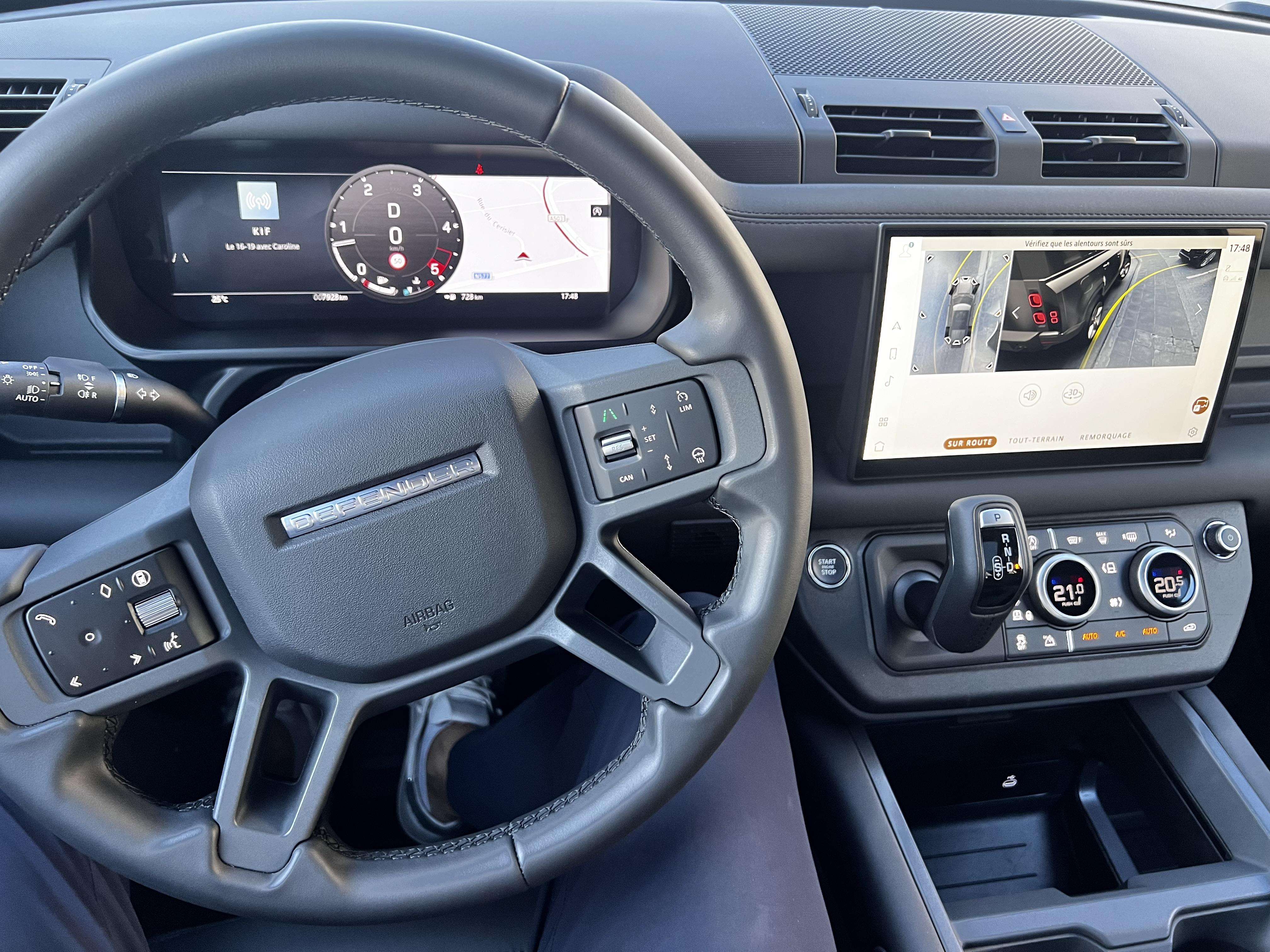 Land Rover Defender 7 seats X-Dynamic SE