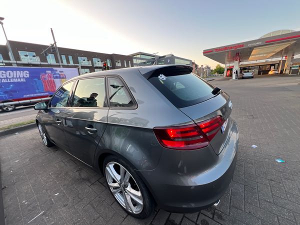 Audi A3 II (2) SPORTBACK 2.0 TDI 140 AMBIENTE S TRONIC
