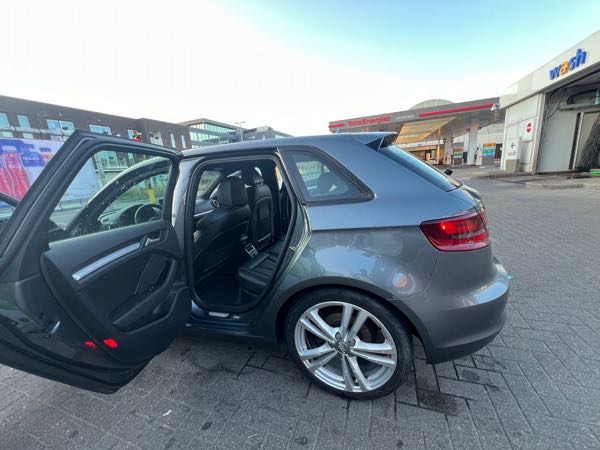 Audi A3 II (2) SPORTBACK 2.0 TDI 140 AMBIENTE S TRONIC