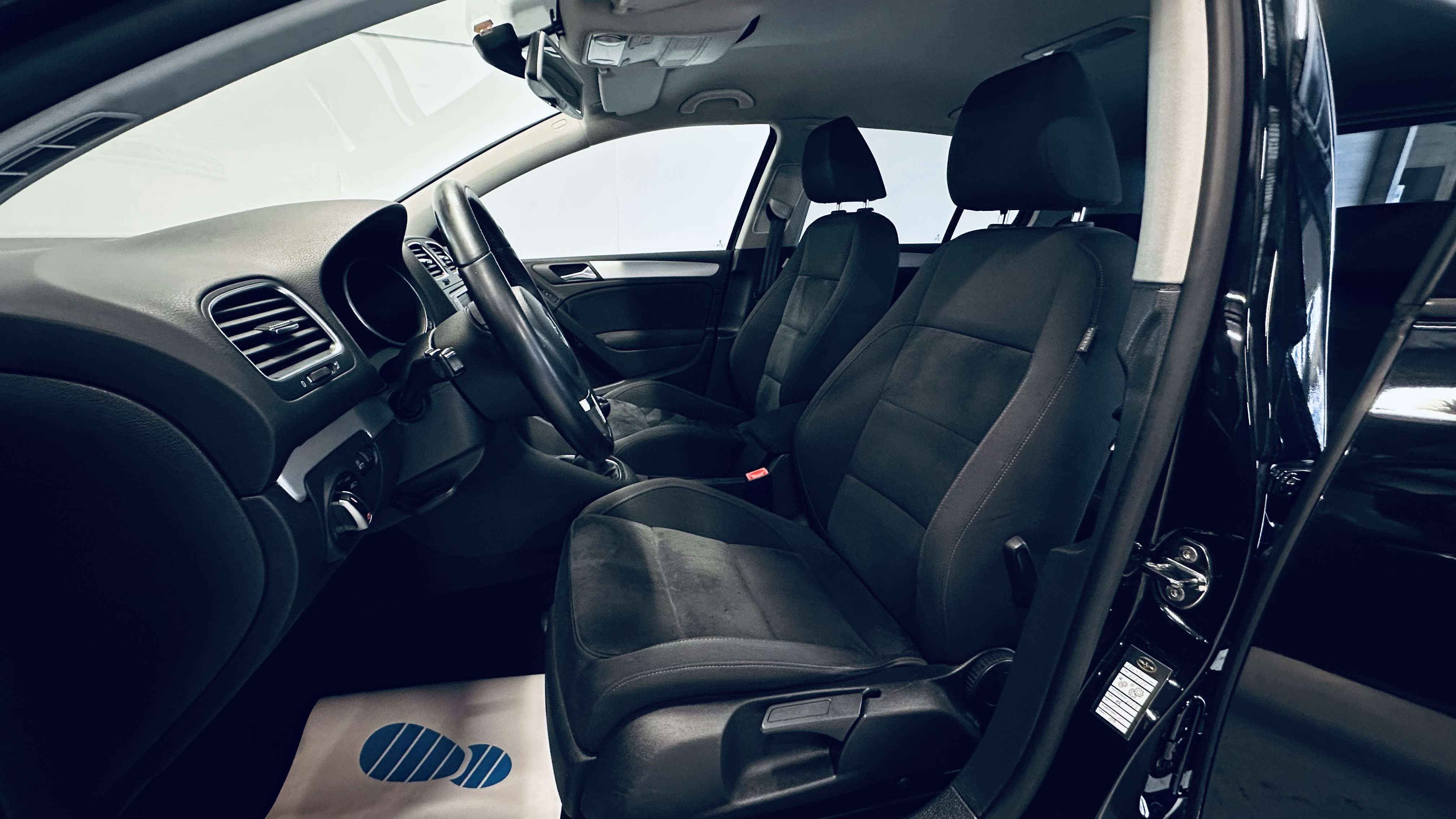 Volkswagen Golf 1.2 TSI PDC AV/ARR REG VTS JA 18 GARANTIE 1 AN