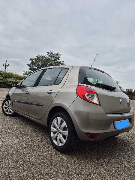 Renault Clio III (2) 1.2 16V 75 AUTHENTIQUE 5P