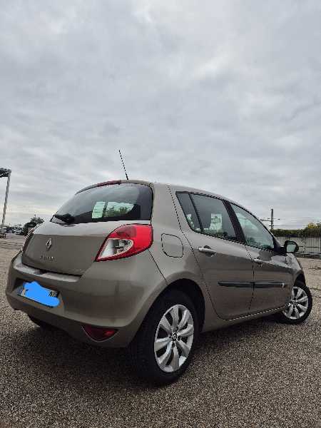 Renault Clio III (2) 1.2 16V 75 AUTHENTIQUE 5P