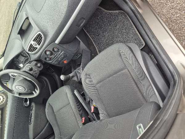 Renault Clio III (2) 1.2 16V 75 AUTHENTIQUE 5P