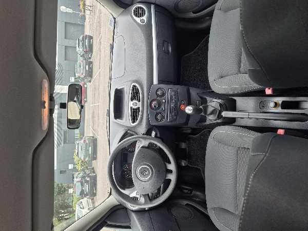 Renault Clio III (2) 1.2 16V 75 AUTHENTIQUE 5P