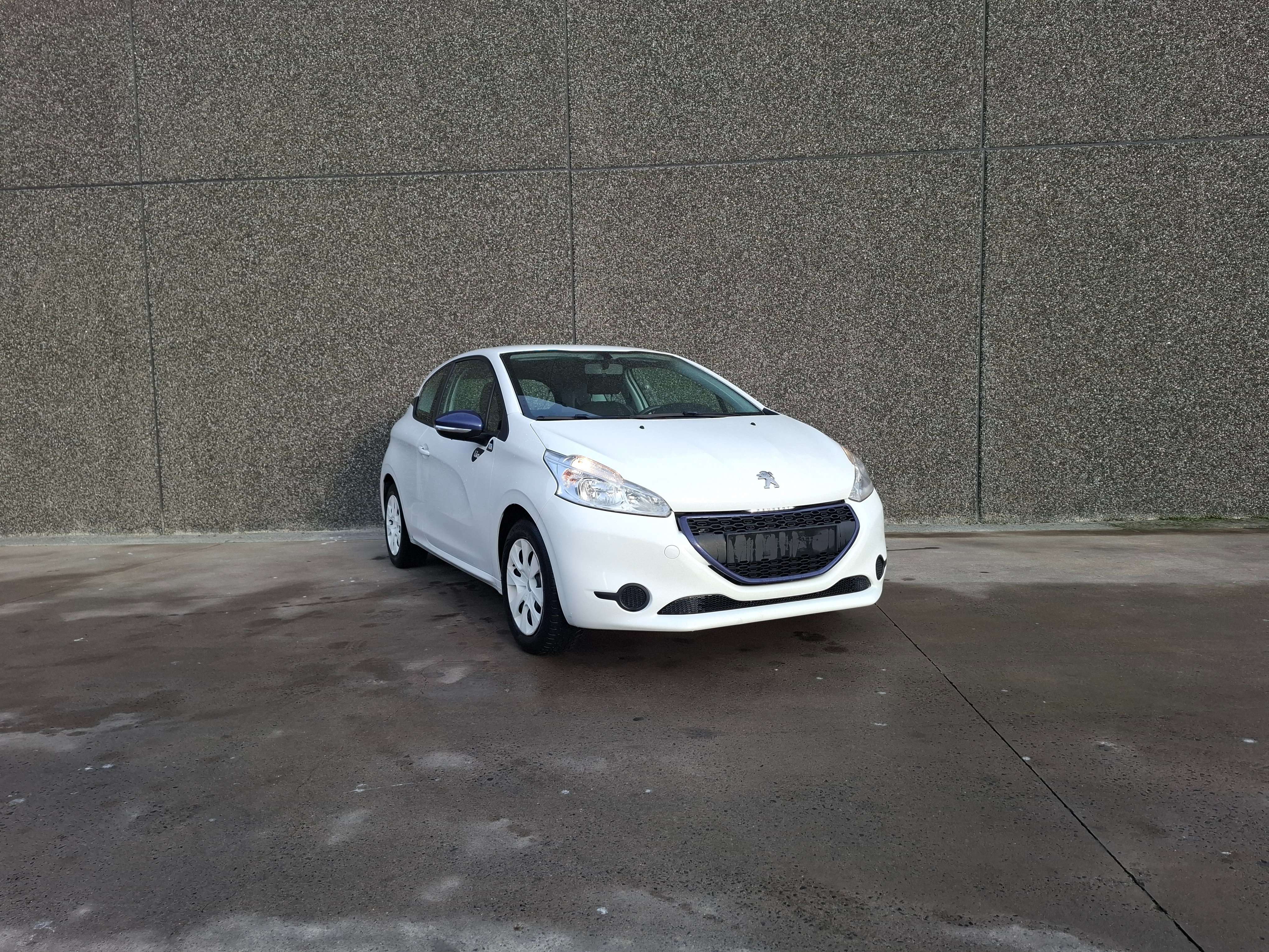 Peugeot 208 1.0i Like // BLUETHOOT//MARCHAND OU EXPORT