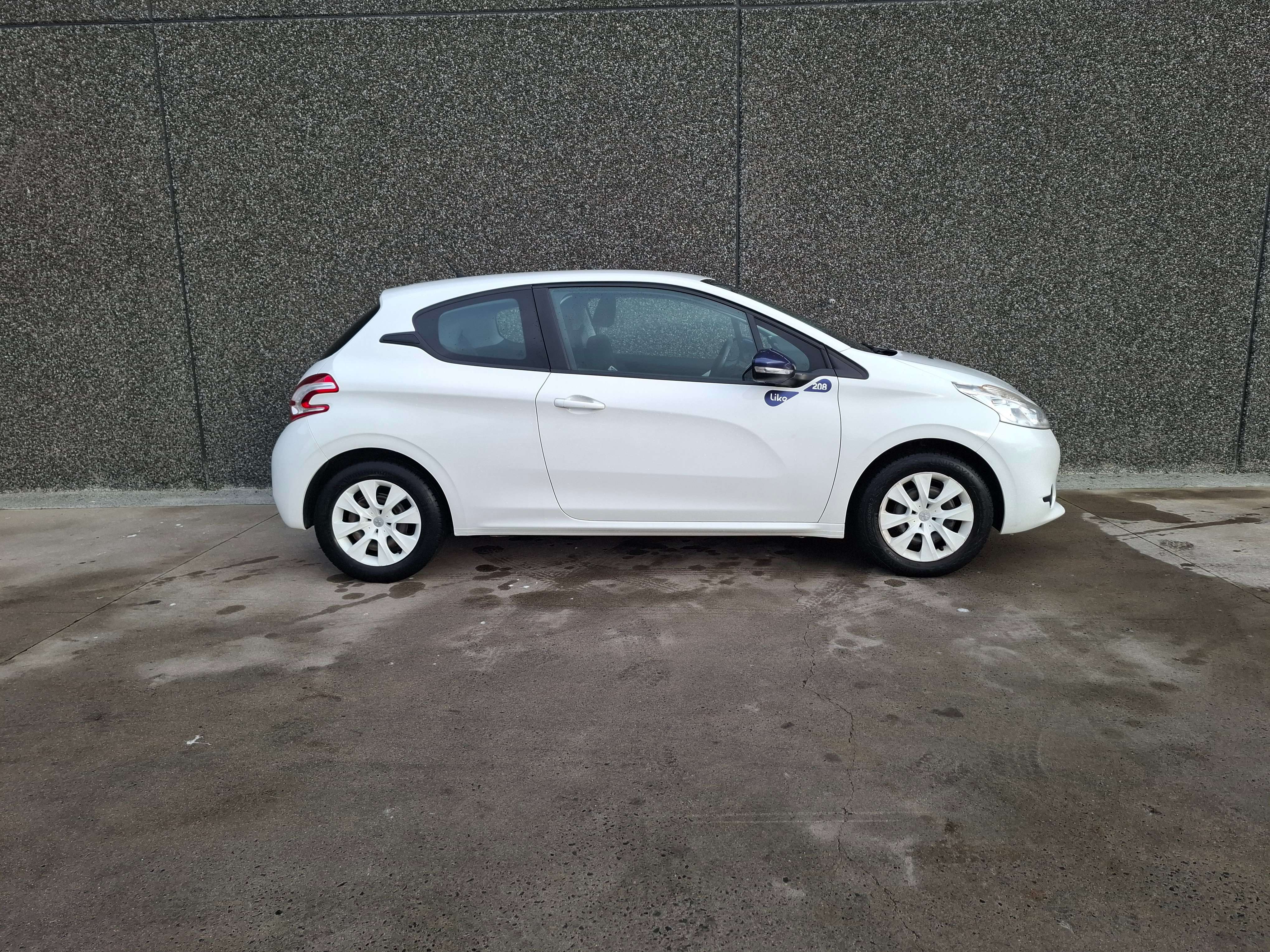 Peugeot 208 1.0i Like // BLUETHOOT//MARCHAND OU EXPORT