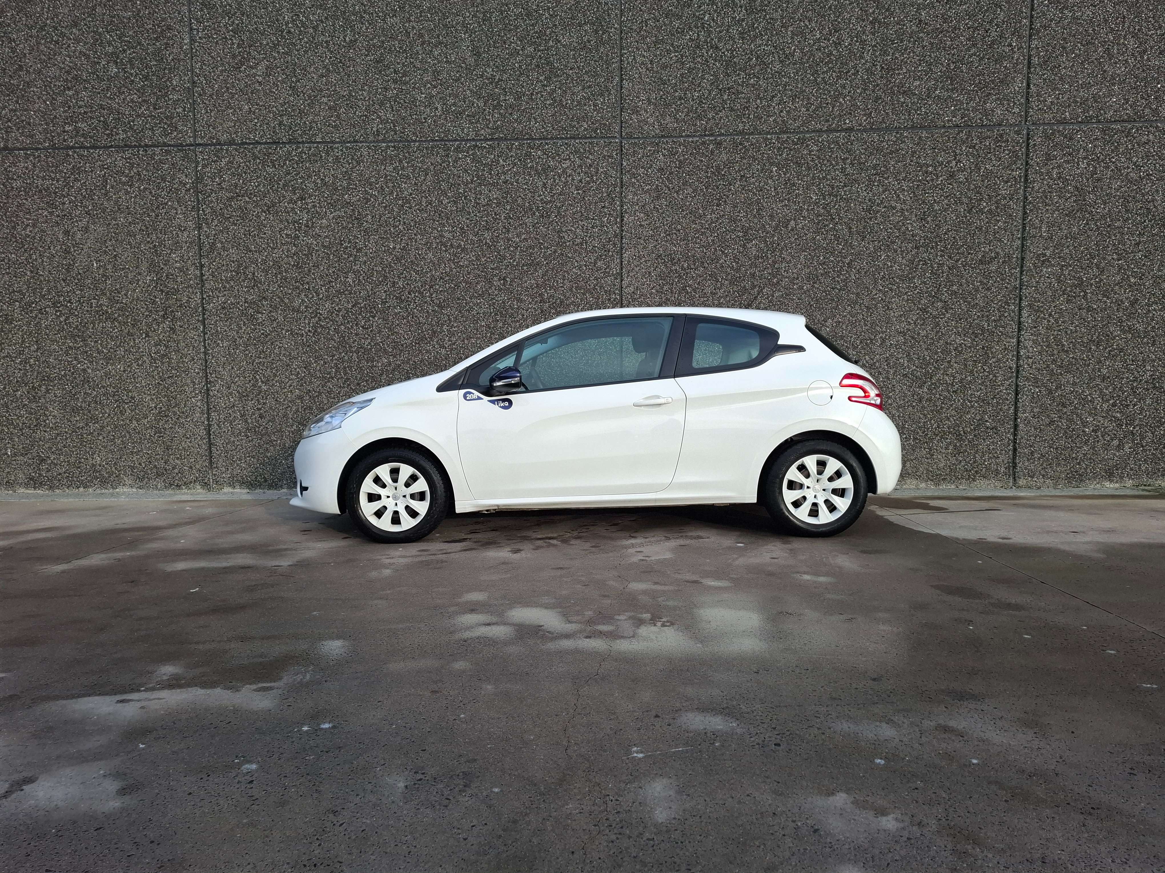 Peugeot 208 1.0i Like // BLUETHOOT//MARCHAND OU EXPORT