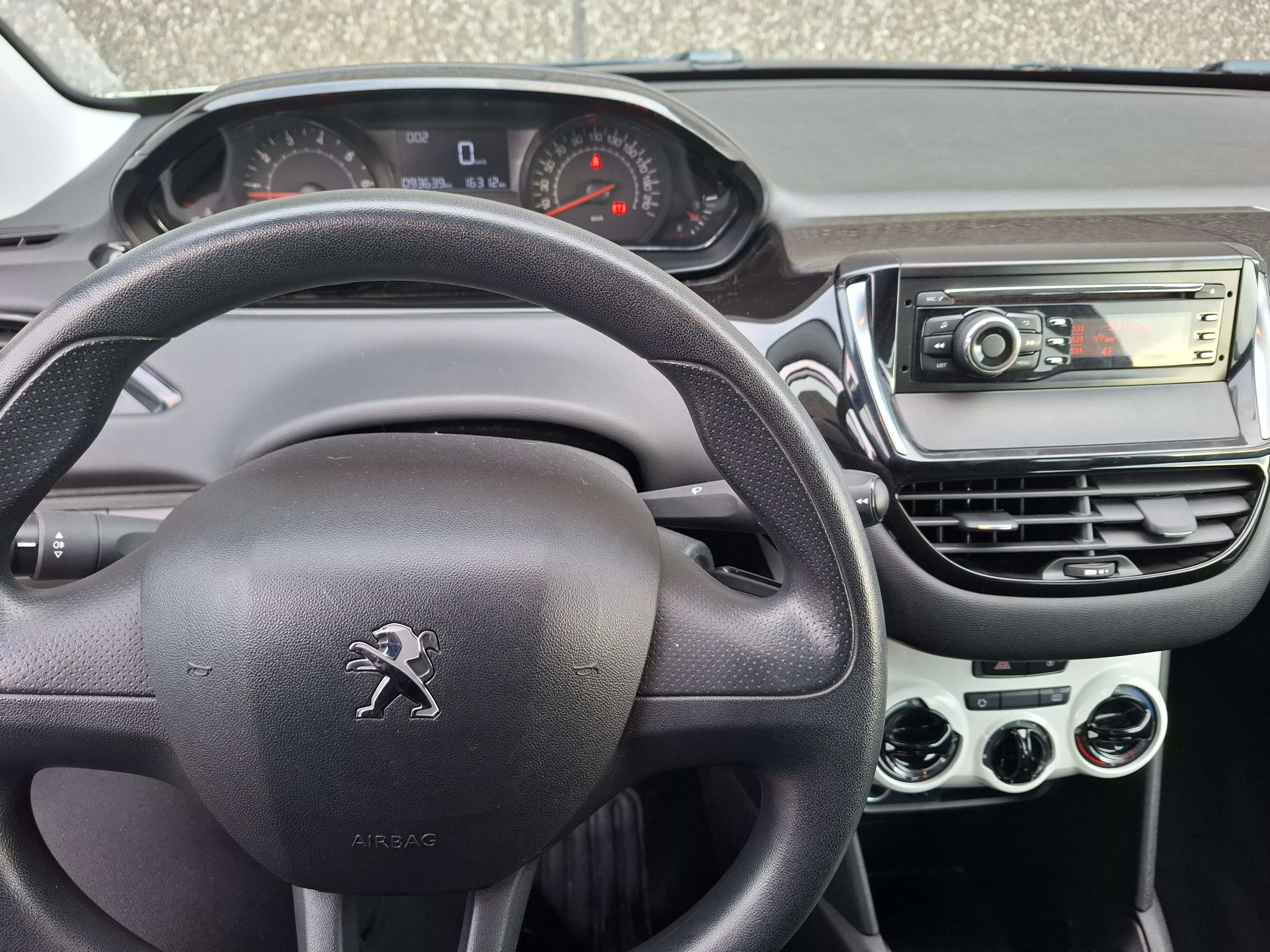 Peugeot 208 1.0i Like // BLUETHOOT//MARCHAND OU EXPORT