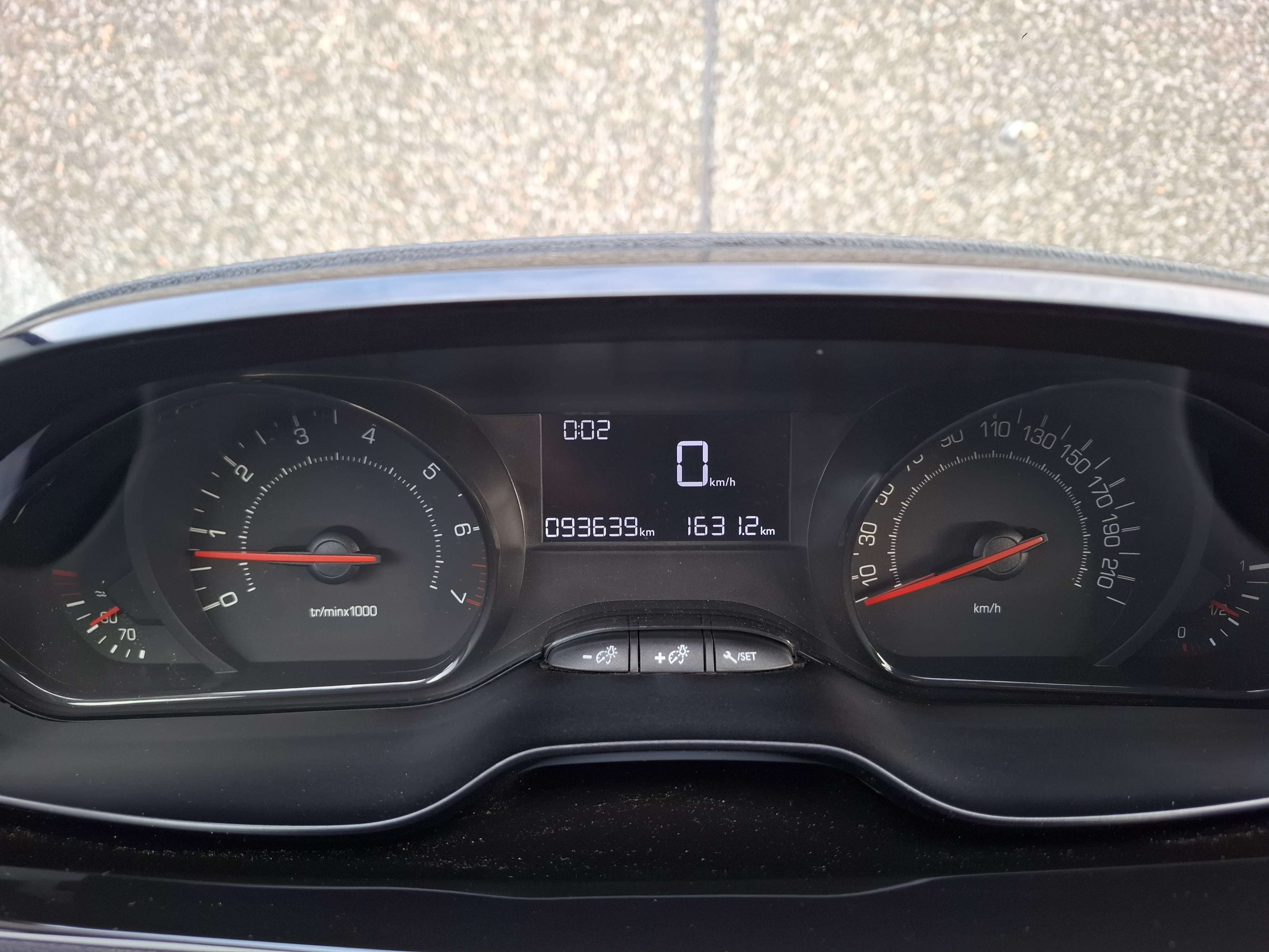 Peugeot 208 1.0i Like // BLUETHOOT//MARCHAND OU EXPORT